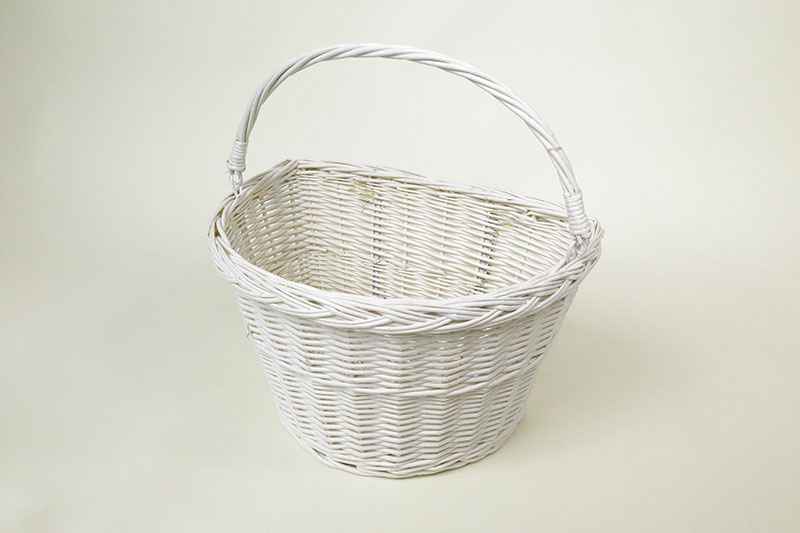 CESTA DE MIMBRE CON GANCHOS COLOR BLANCO 35x26x22