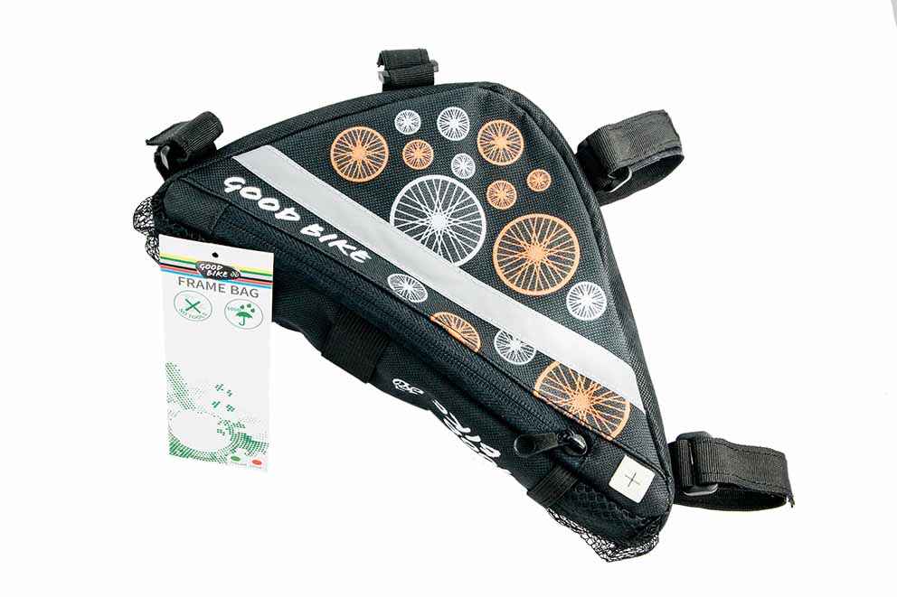 BOLSA TRIANGULO FIJACION AL BASTIDOR CON 4 VERCROS. FABRICADO EN POLYESTER IMPERMEABLE. 26x13x5CM