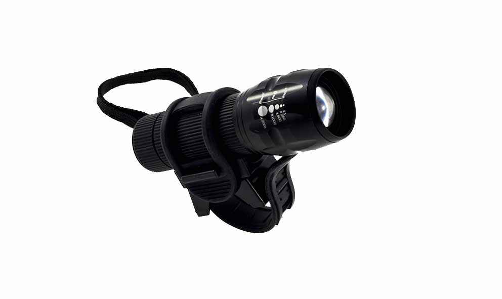 LUZ DELANTERA 3 MODOS CONSTANTE 100%, 50% E INTERMITENTE. SOPORTE DE SILICONA