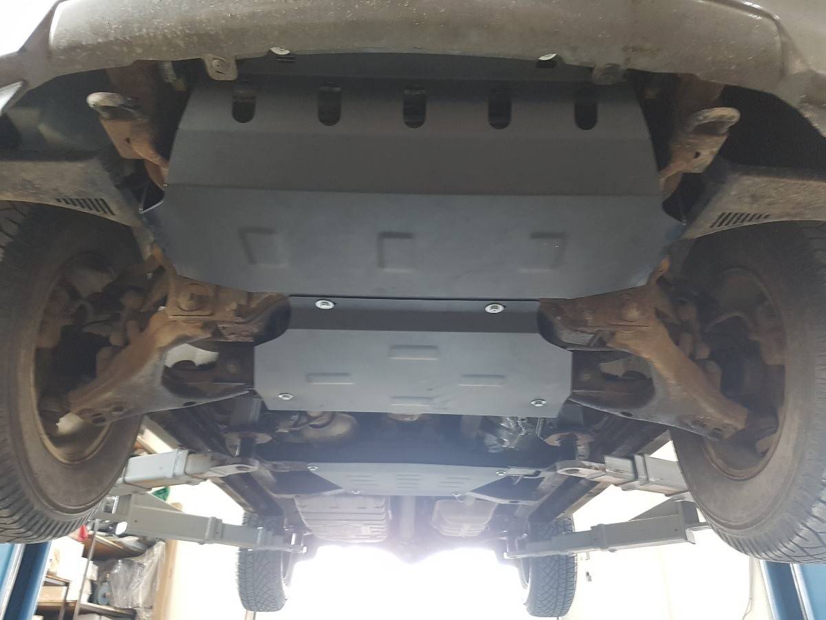 Cubre cárter metálico Kia Sorento (2002-2006) a medida