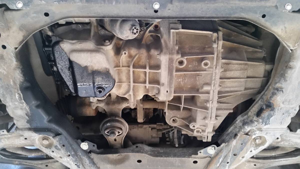 Cubre cárter metálico Mercedes Clase V W447, 4x2, 1.6 D (2014-2022) a medida