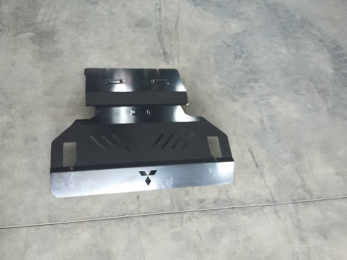 Cubre cárter metálico Mitsubishi Montero 3 (V60, V70) (1999-2007) a medida