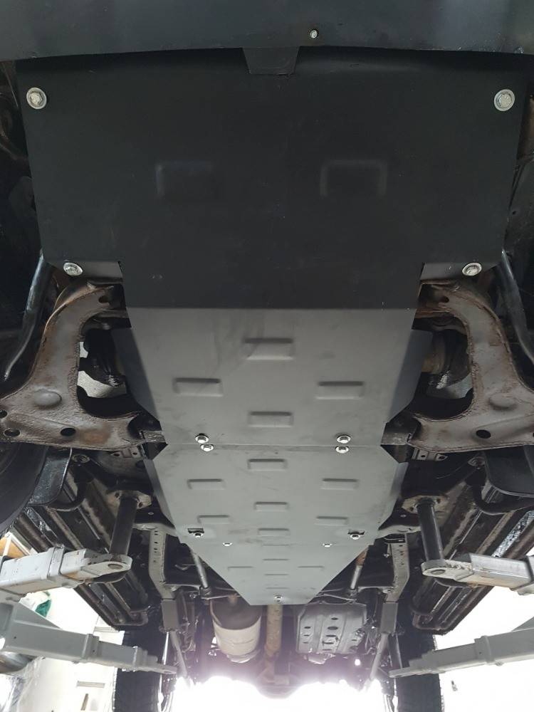 Cubre cárter metálico Mitsubishi Pajero Sport 1 (1998-2007) a medida