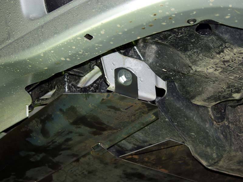 Cubre cárter metálico Nissan Almera Tino (2000-2006) a medida
