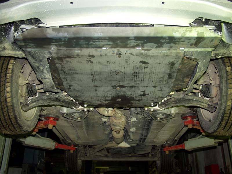 Cubre cárter metálico Nissan Almera Tino (2000-2006) a medida