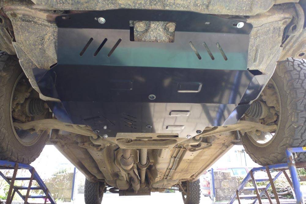 Cubre cárter metálico Nissan X-Trail T30 (2001-2007) a medida