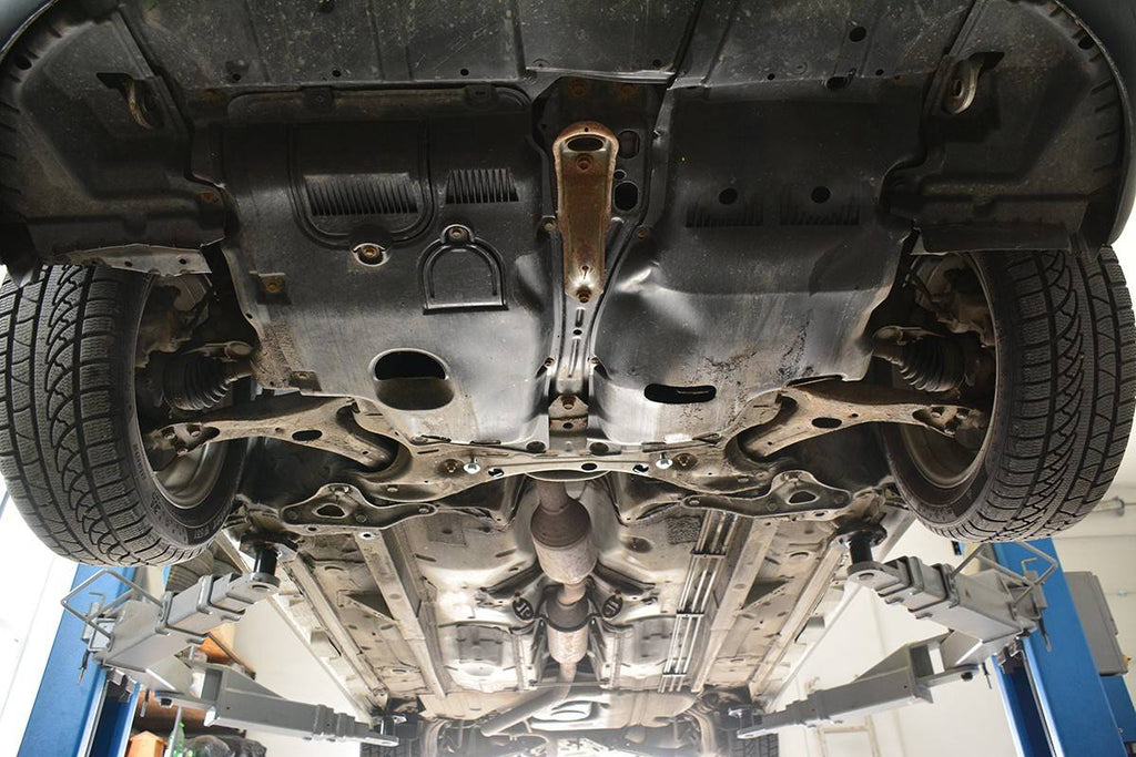 Cubre cárter metálico Toyota Avensis (2003-2008) a medida