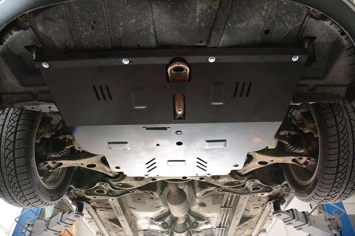 Cubre cárter metálico Toyota Avensis (2003-2008) a medida