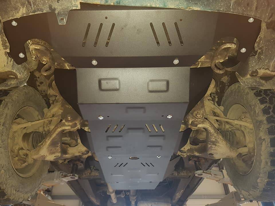 Cubre cárter metálico Toyota Hilux (2004-2015) a medida