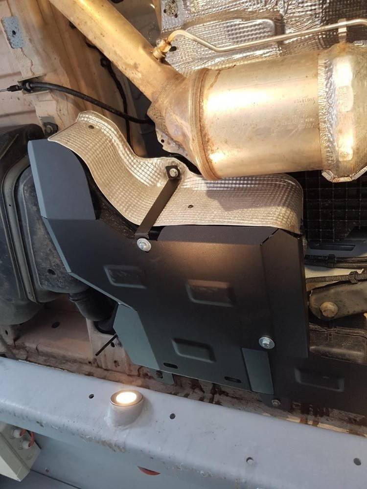 Protección del Depósito de Adblue Volkswagen Crafter (2017-2020)