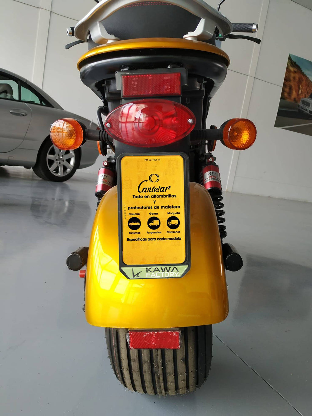 Portamatrículas plastico negro con resina Ciclomotor